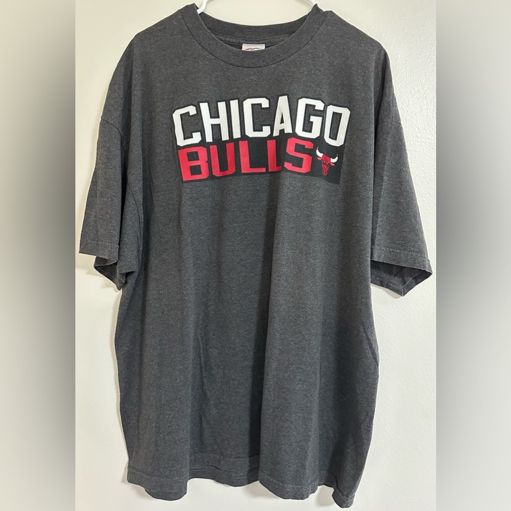 Chicago Bulls Jimmy Butler #23 Majestic Dark Grey T-shirt Men’s Size 2 XL in VGC